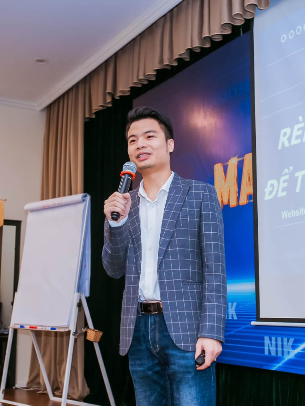 Tháo gỡ điểm mắc kẹt và hướng dẫn trực tiếp
